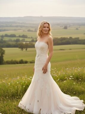 Strapless Lace And Tulle Wedding Dress in Ivory With Belt - Size 10